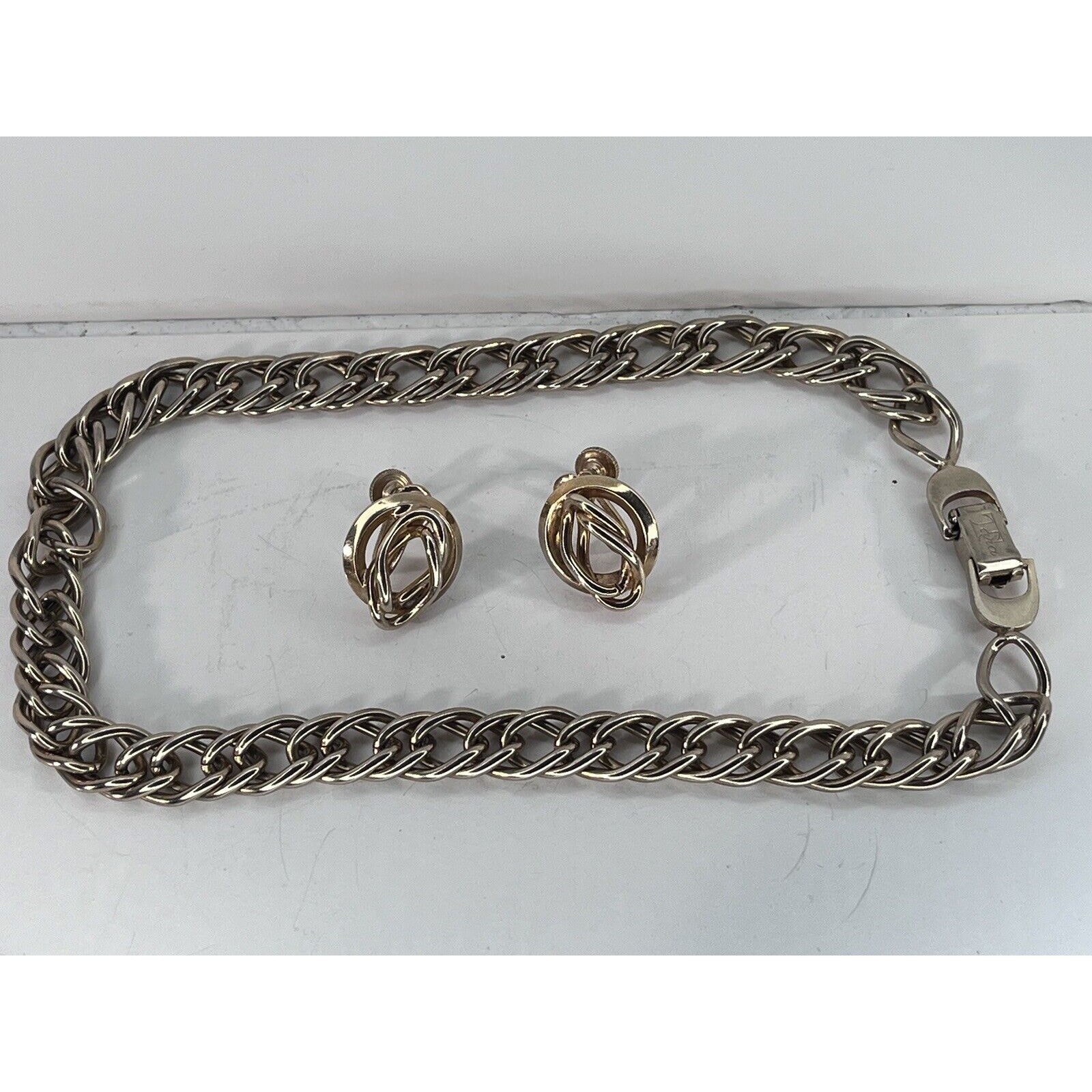 Vintage Tara Good Tone 15” Necklace & Screw Back Earrings